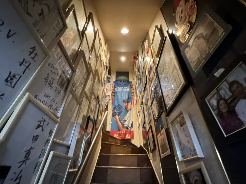 横浜中華街牡丹園店内階段