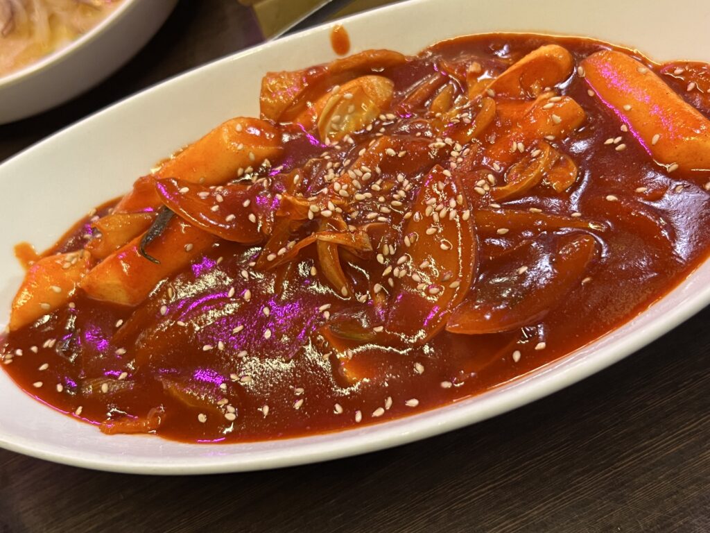 新大久保イケメン通りにある韓国料理マニトのトッポキ