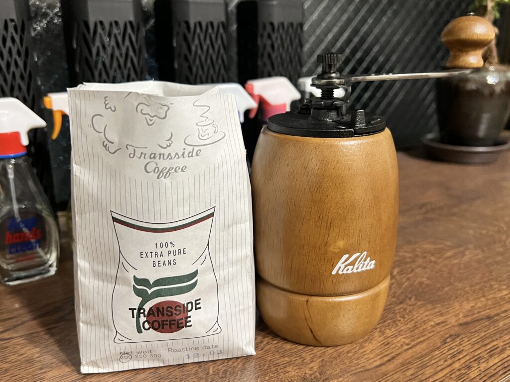カリタ手動コーヒーミル KH-9（ブラウン）とトランサイド珈琲豆